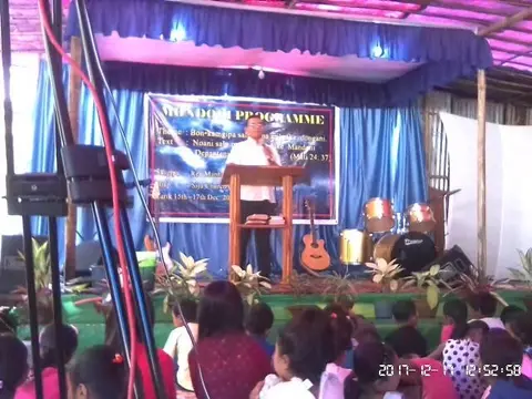 Rev.Manhseng A. Momin delivering the Word of God at Siju Church.